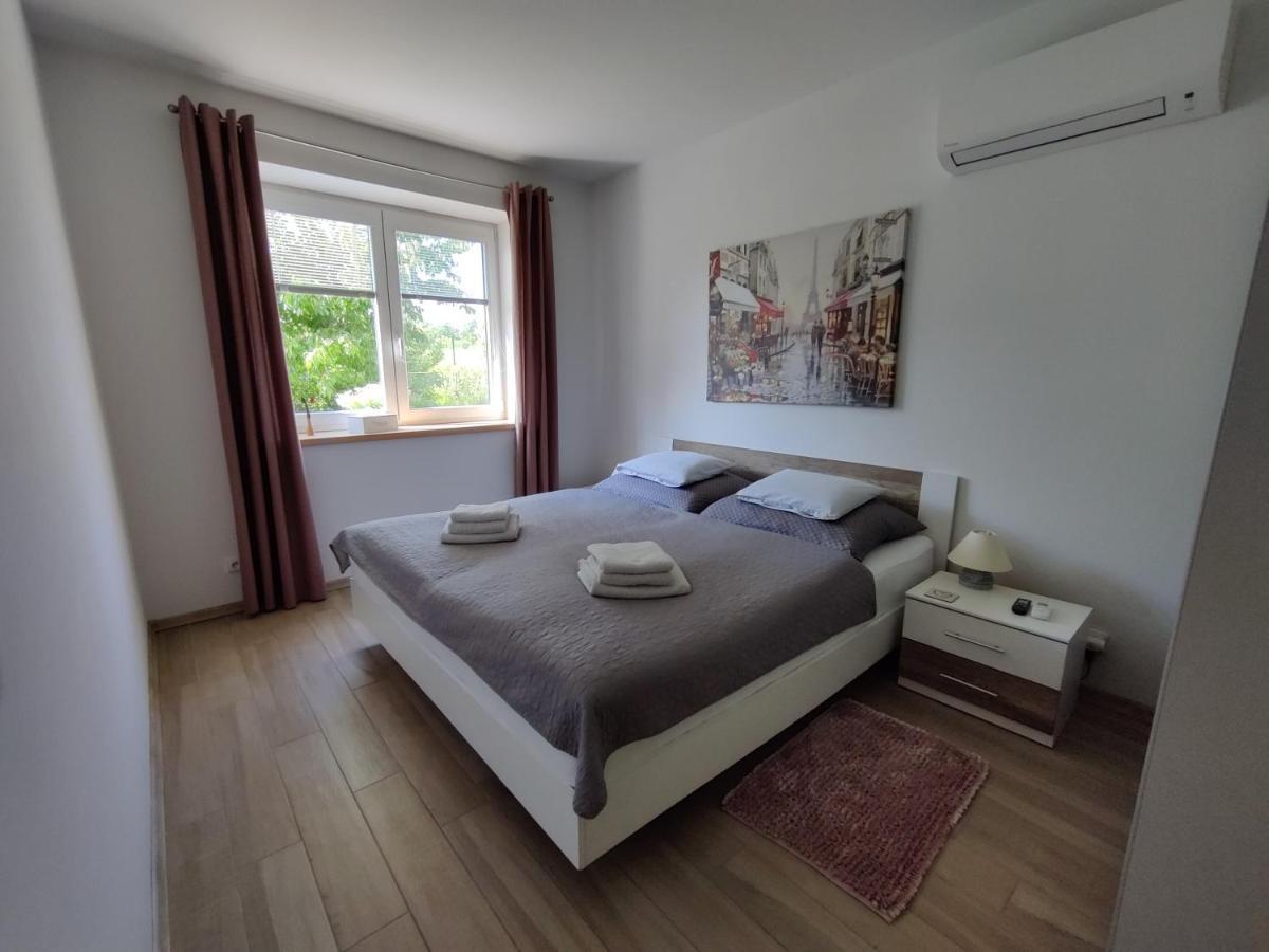 Apartman Pod Lipou - Samostatny Objekt Jaroměř Eksteriør bilde